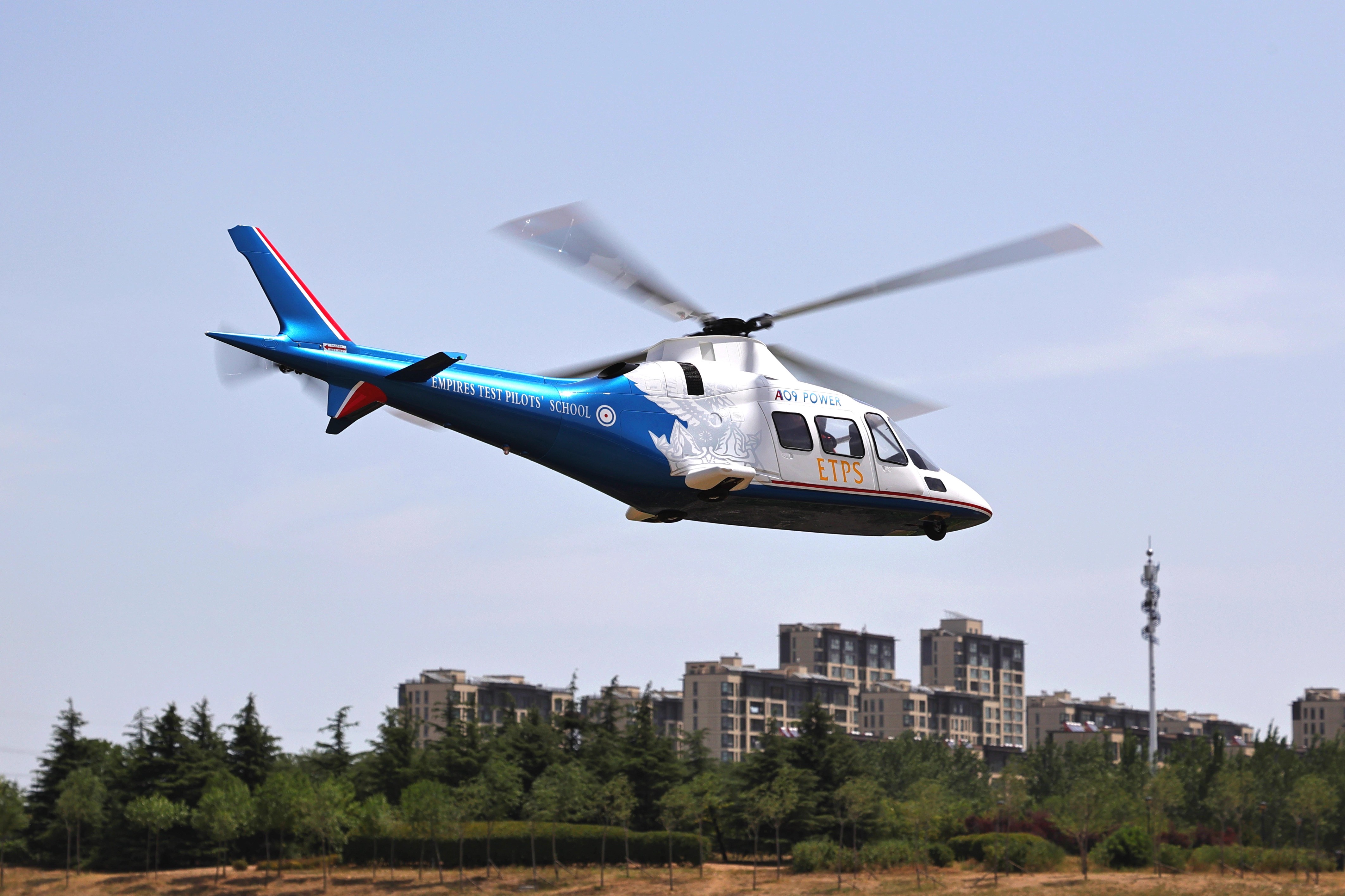 RVE E700天枢星+ 阿古斯塔 AGUSTA 109遥控像真直升机 MK30004(图2)