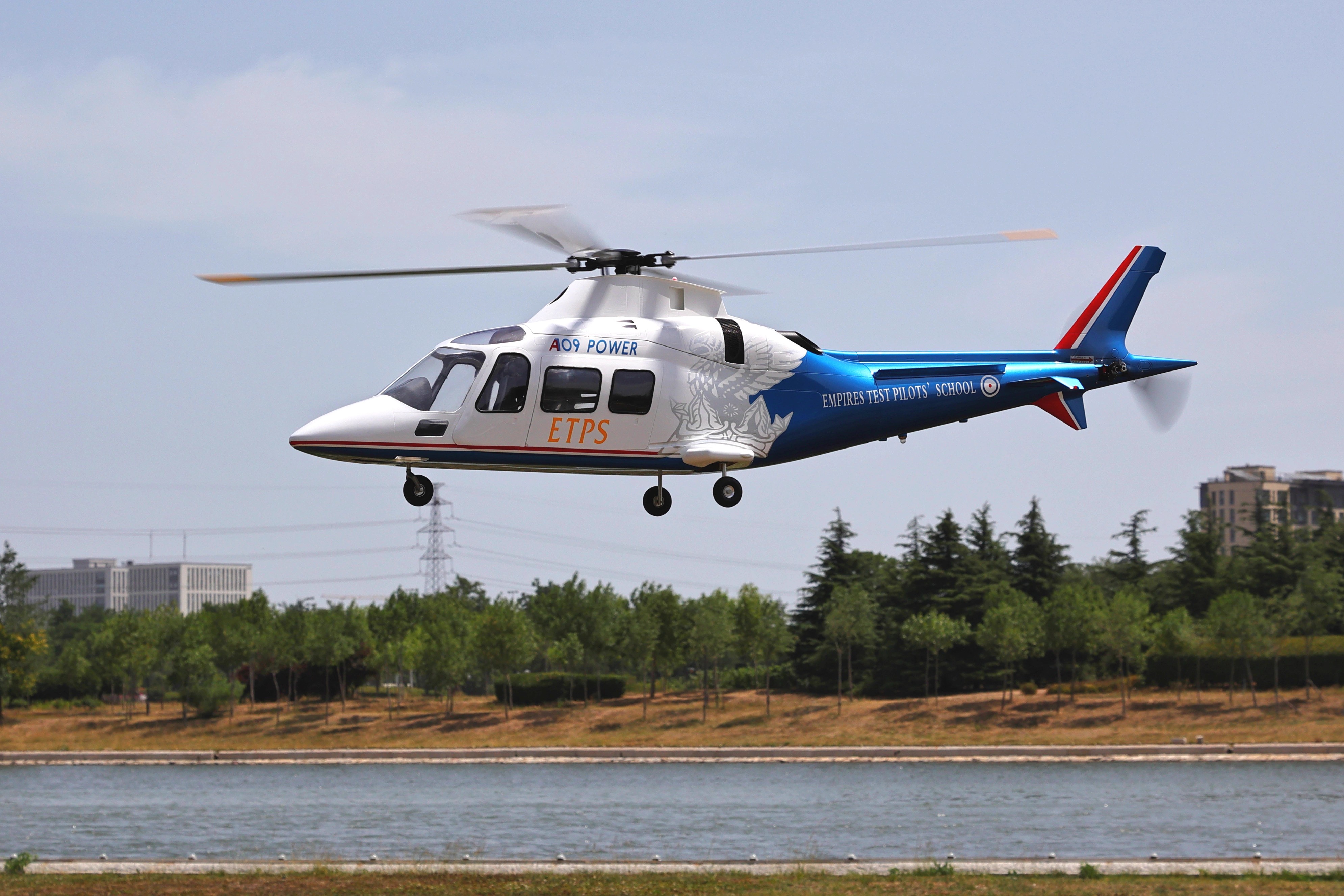 RVE E700天枢星+ 阿古斯塔 AGUSTA 109遥控像真直升机 MK30004(图4)