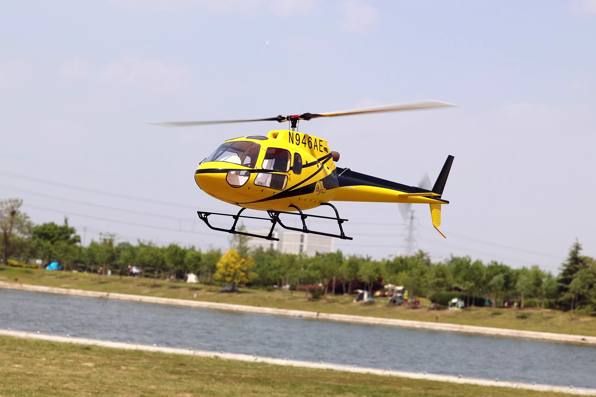 RVE E700天枢星+ AS350 小松鼠遥控像真直升机(图3)