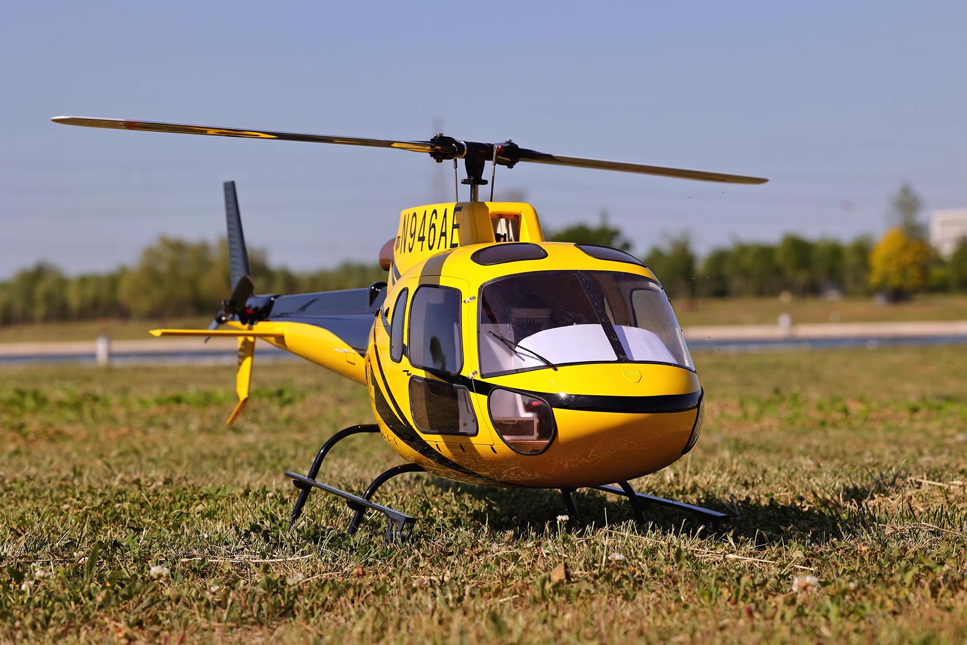 RVE E700天枢星+ AS350 小松鼠遥控像真直升机(图5)