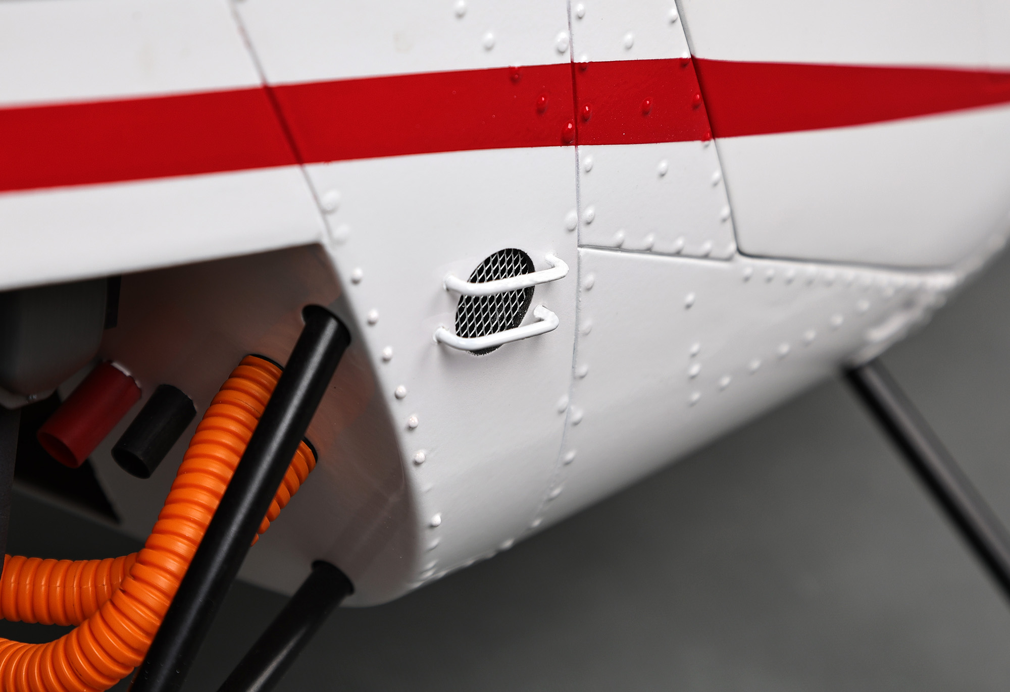 R2200W 白色R22 1/4.5比例像真机模型(图5)