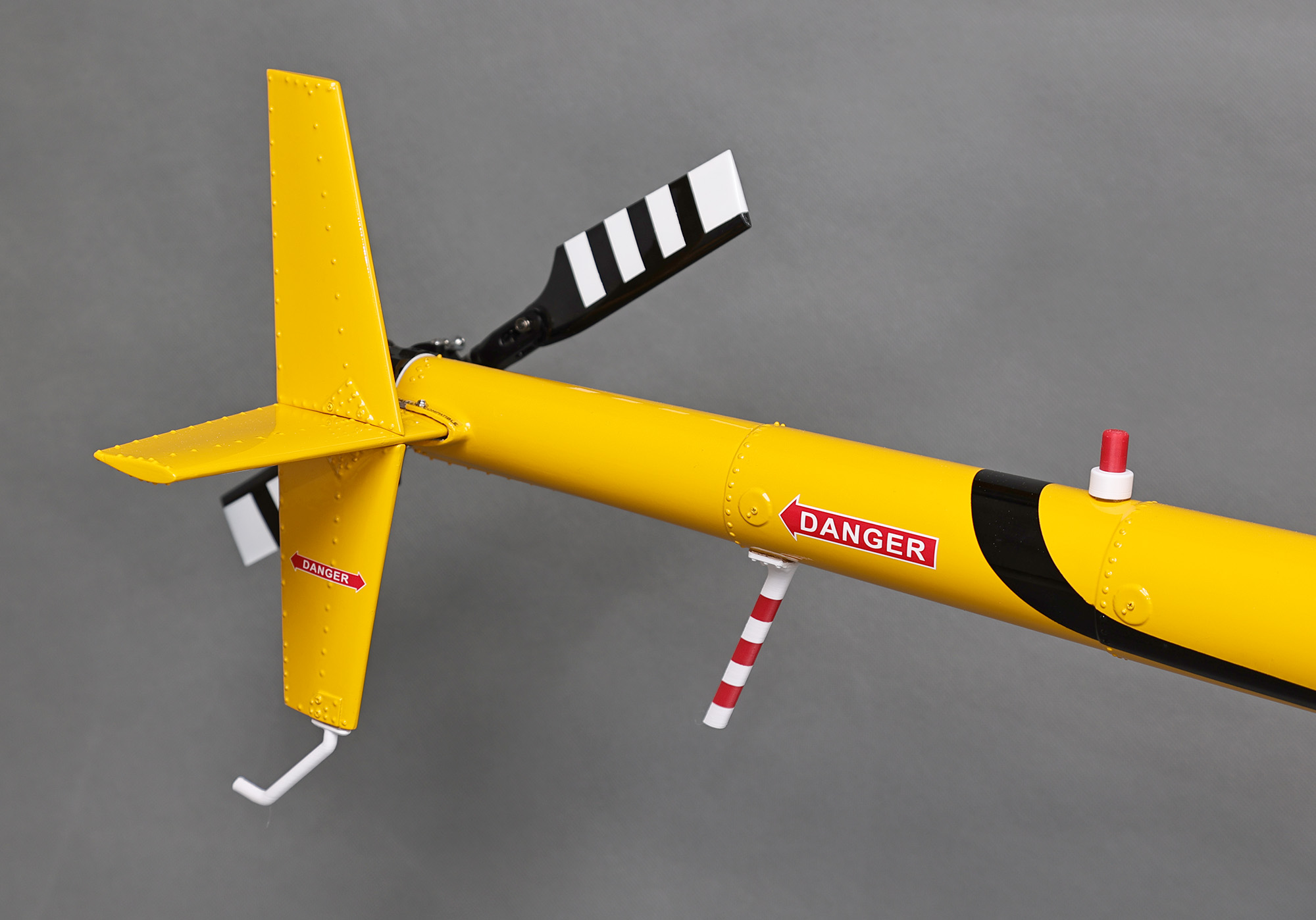 R2200Y 黄色R22 1/4.5比例像真直升机(图5)