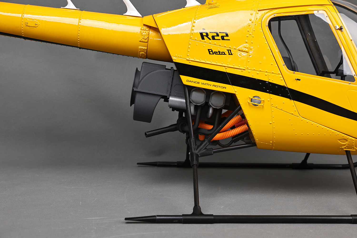 R2200Y 黄色R22 1/4.5比例像真直升机(图3)