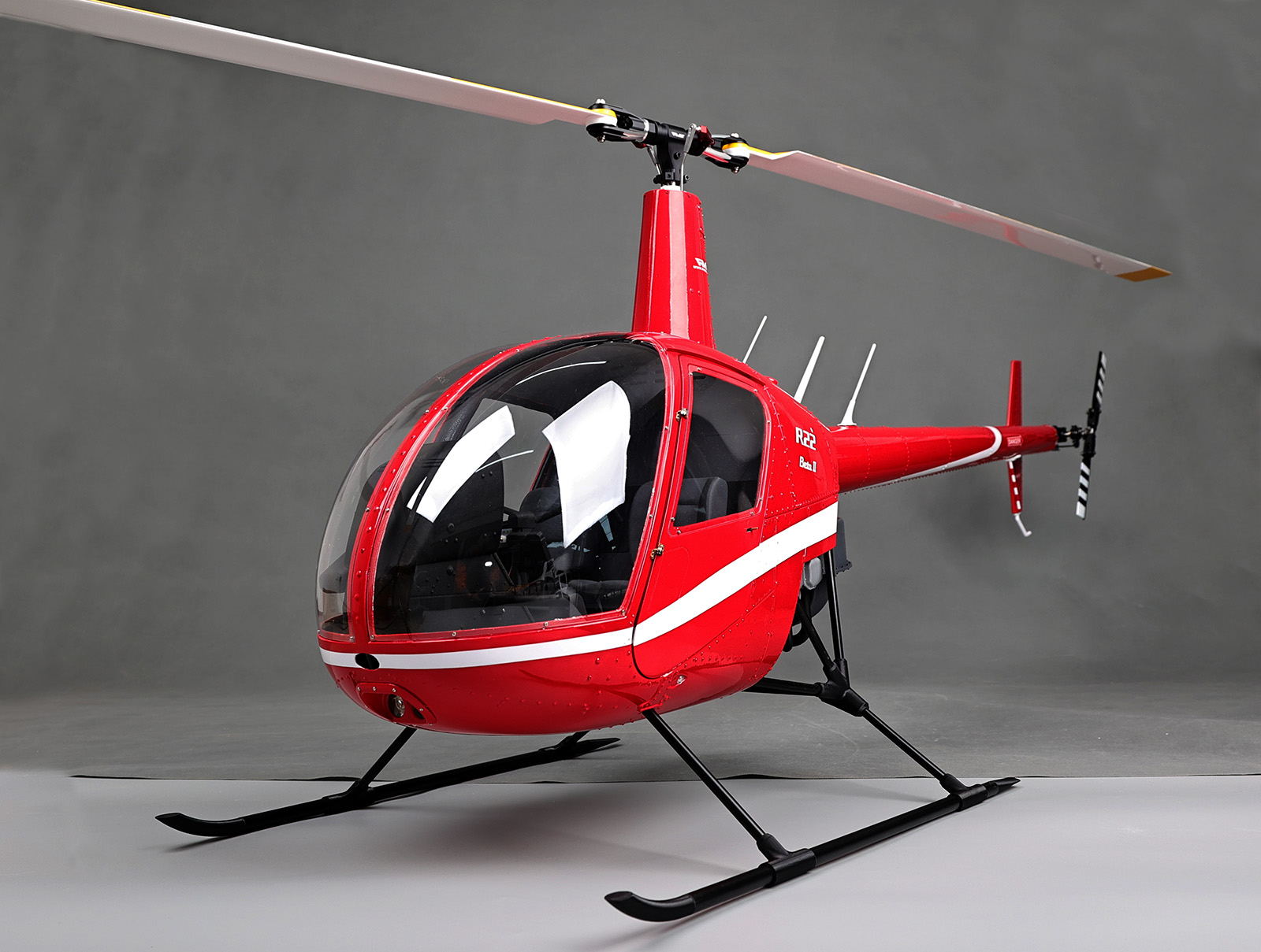 罗宾逊R22 1/4.5比例像真直升机（红色）R2200R(图1)